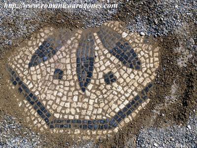 MOSAICO EN PASILLOS CIRCUNDANTES AL ATRIO